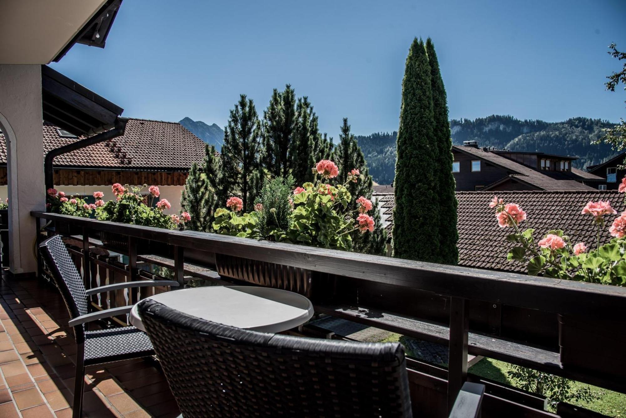 Haus Susanne - Top-Ferienwohnungen - Sommer-Bergbahn Inklusive Obermaiselstein Exterior photo